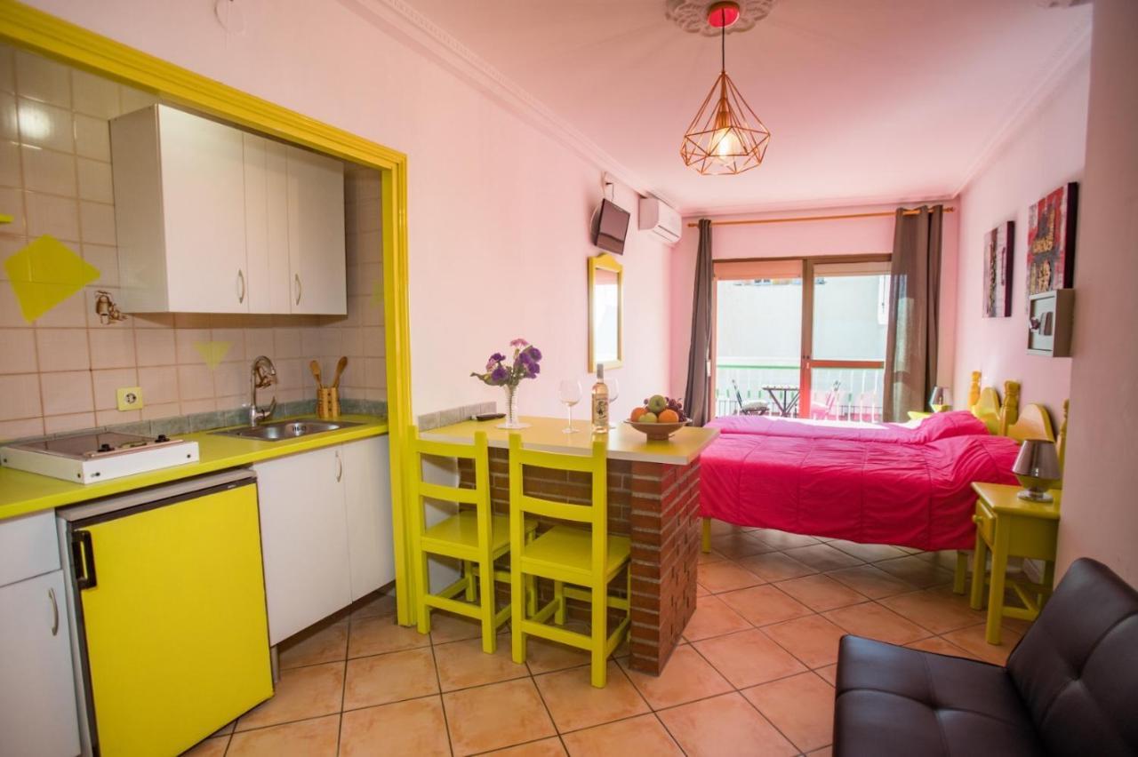 Apartamentos Carihuela ตอร์เรโมลิโนส ภายนอก รูปภาพ